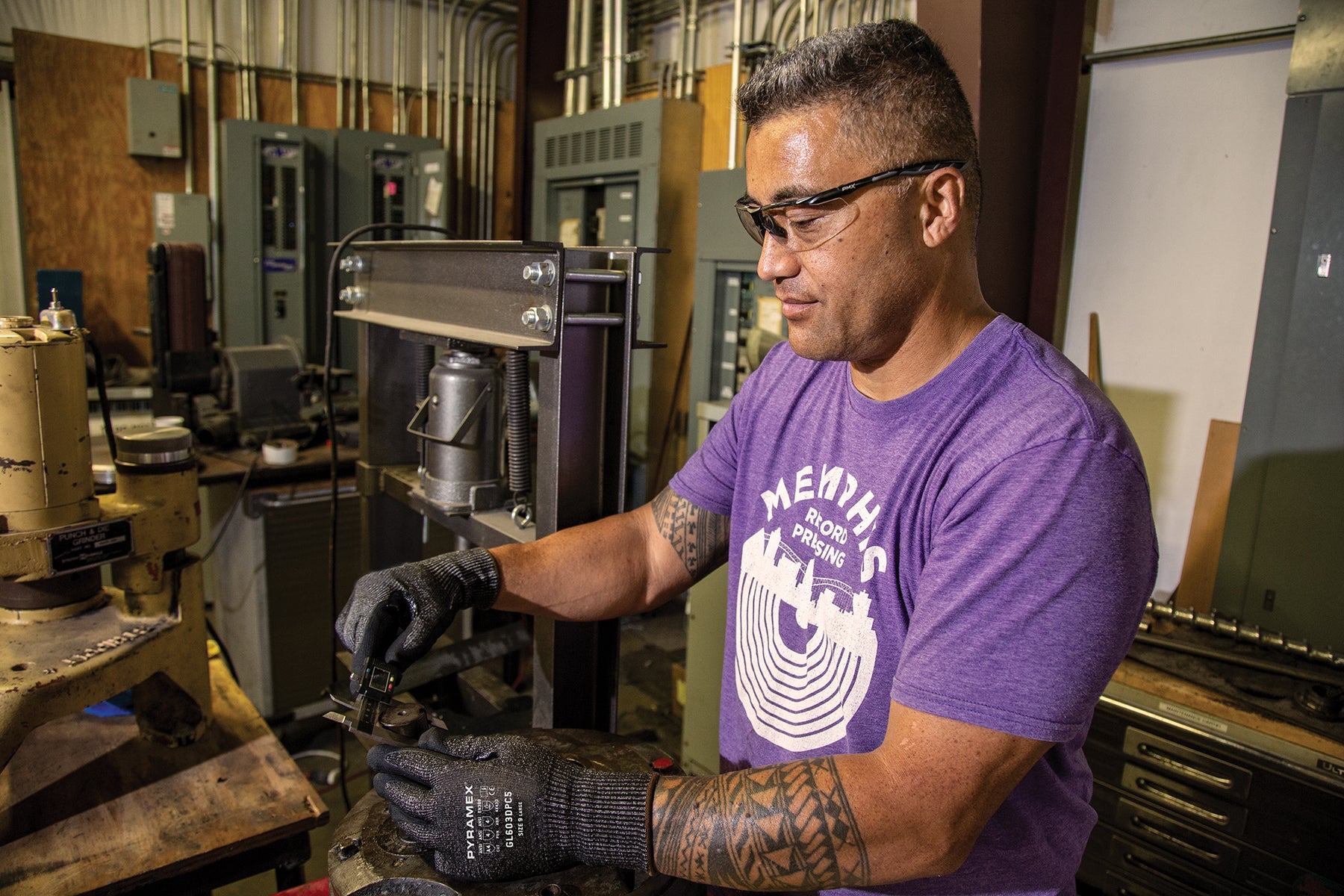 Worker wearing eyewear and gloves while working